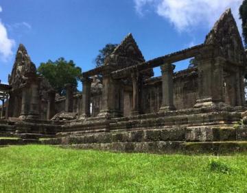 A Day Trip to Preah Vihear Koh Ker - Bengmelea Temple - Cambodia Taxi Driver